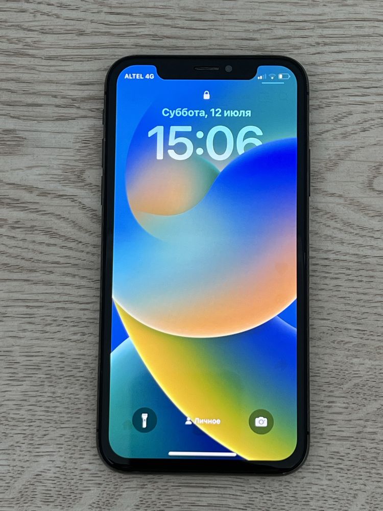 Продам IPhone X (10)