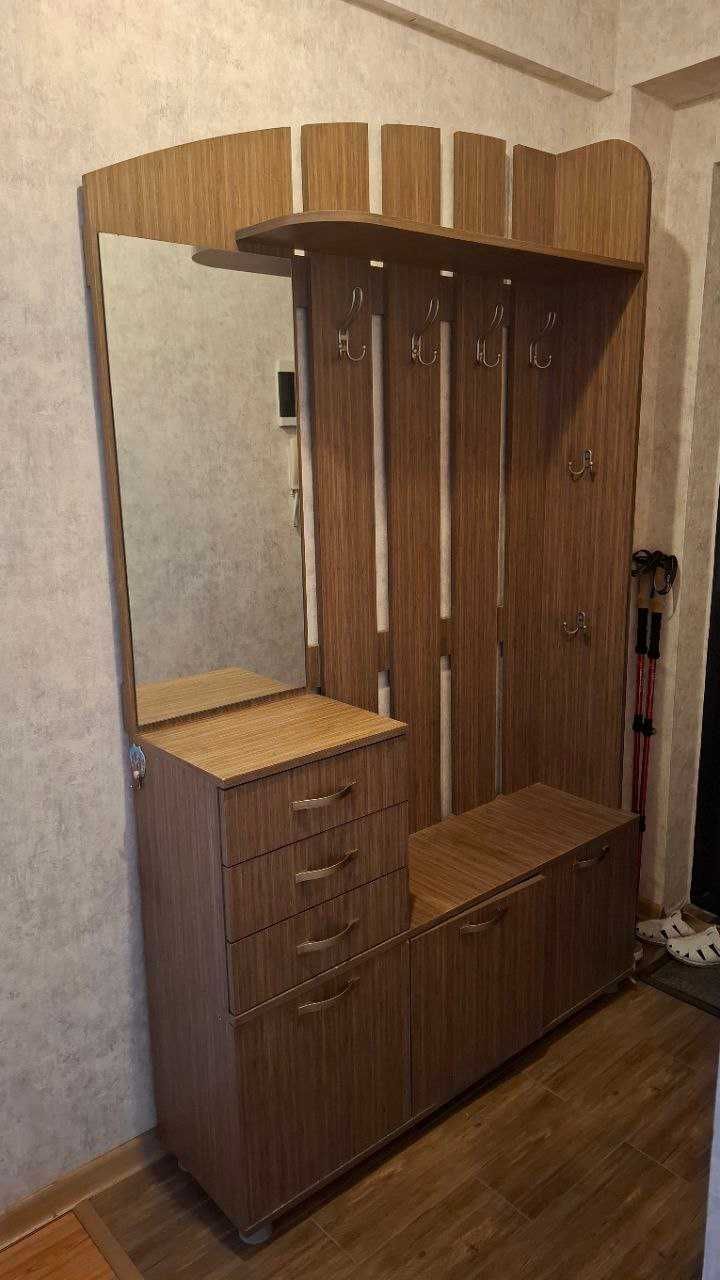 Продам прихожую б/у