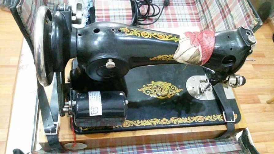 Швейная Машинка электрическая советская СССР