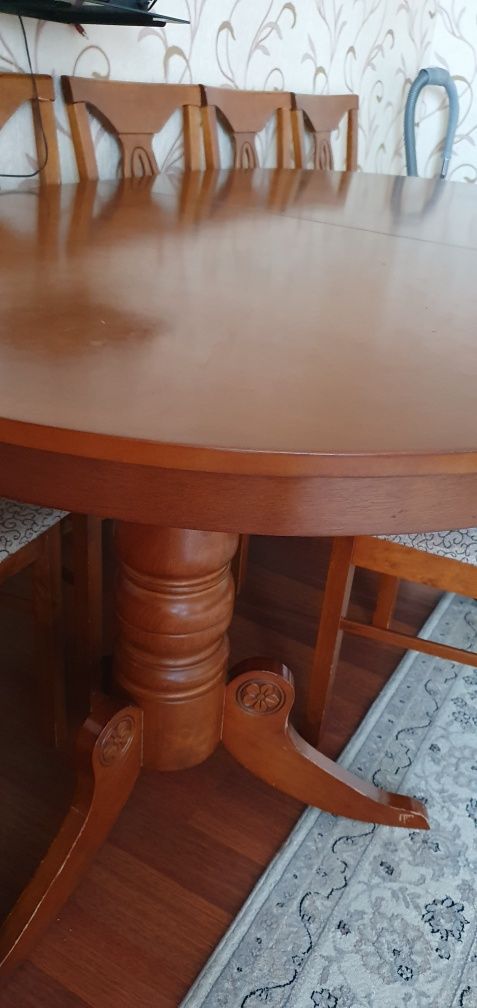 Продам гостиный стол со стульями из красного дерева