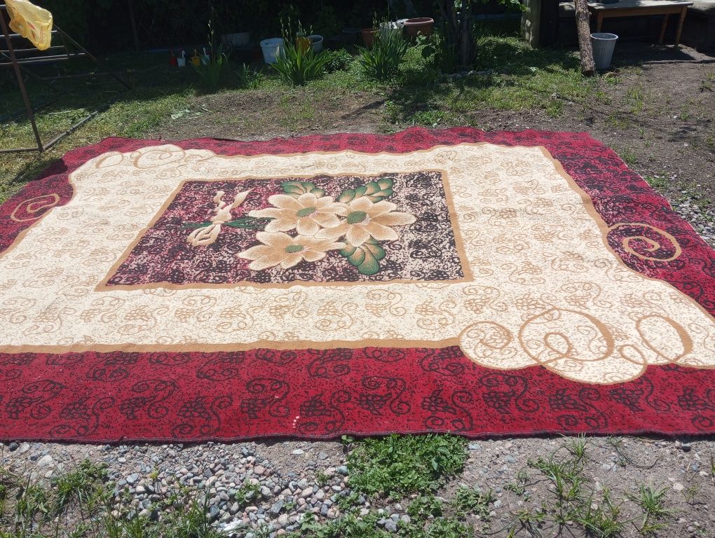 Продам ковёр большой