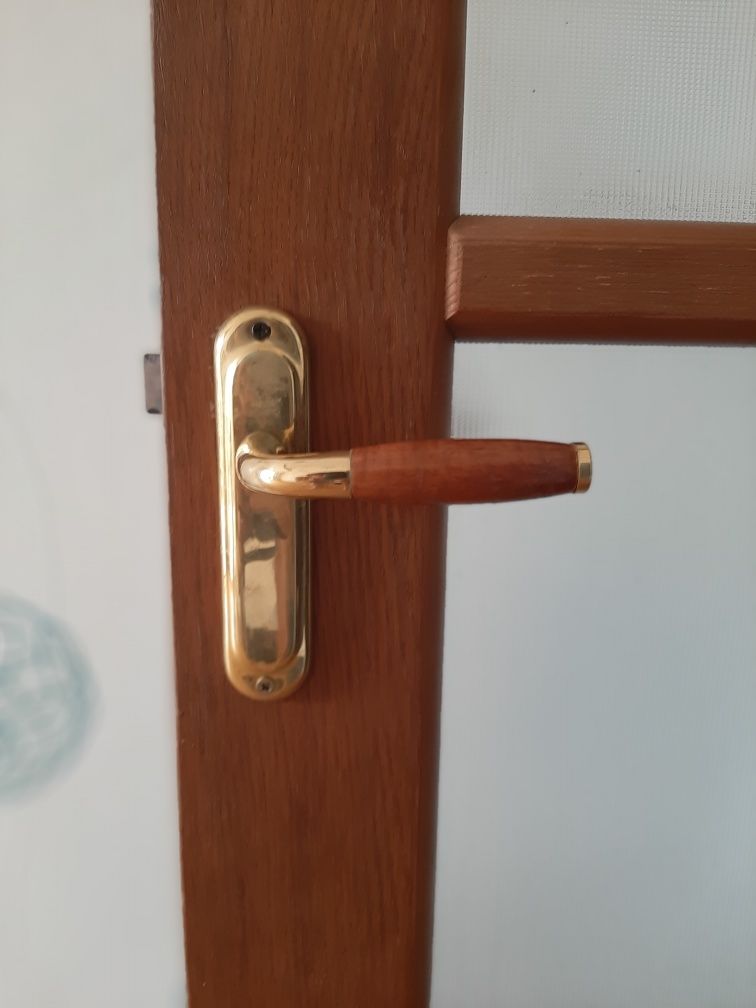 Продам двери. Размер: 80см×200см. В превосходном состоянии.