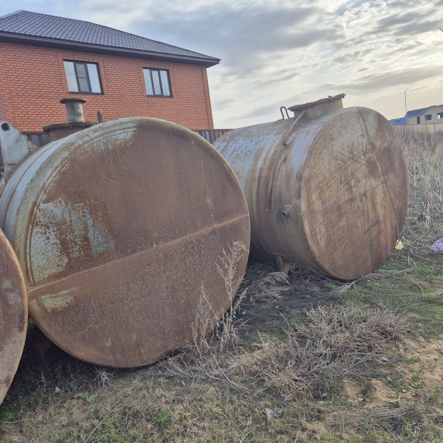 Продам емкости обьемом 5 кубов б/у  из под гсм