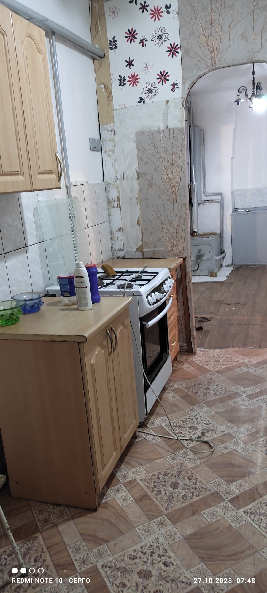 Задаётся в аренду пол дома.