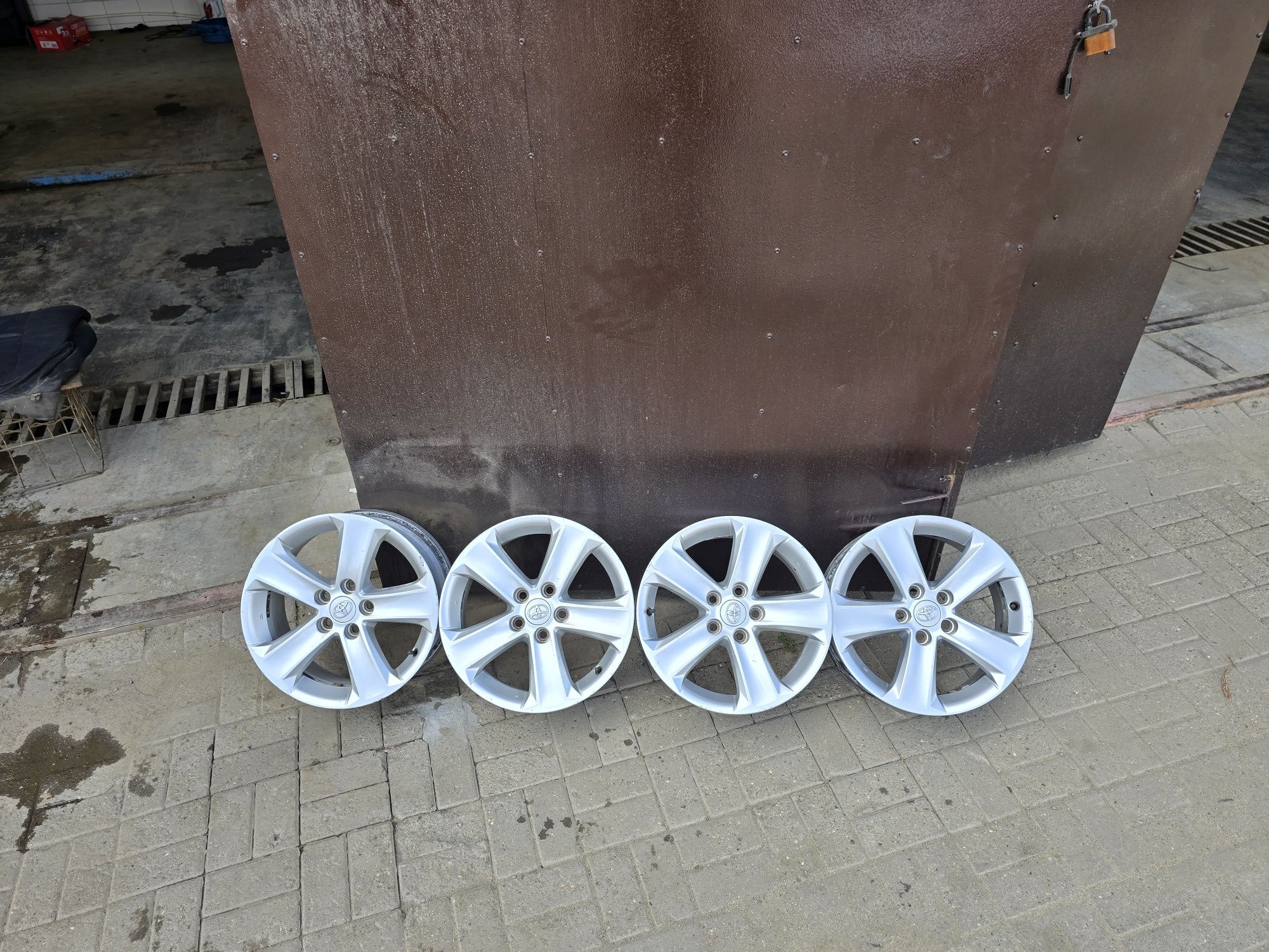 Диски оригинальные от Rav4