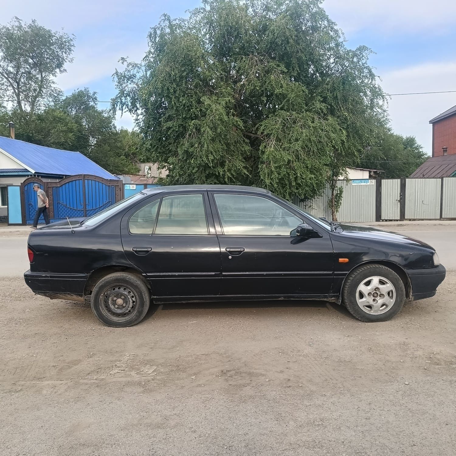 Продам ниссан примера р10  объем 1.6 1994г
