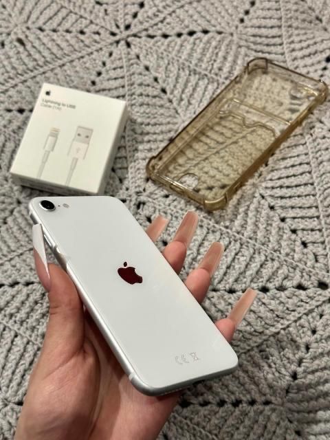 Продам iPhone SE 2020 Айфон SE 2020
