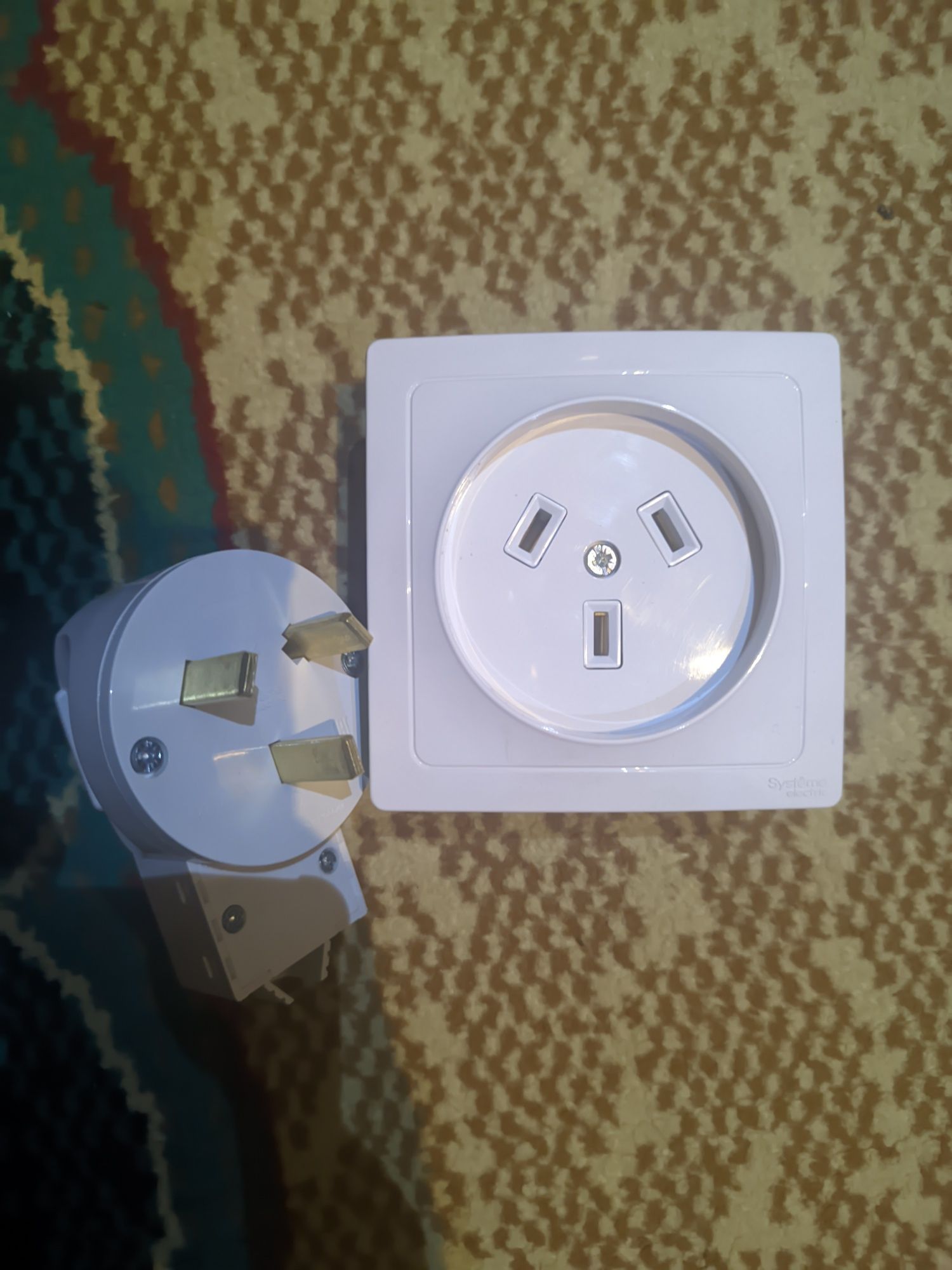 Розетка 2P+ Systeme electric