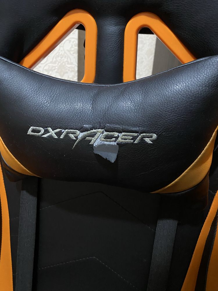 Игровое кресло Dxracer