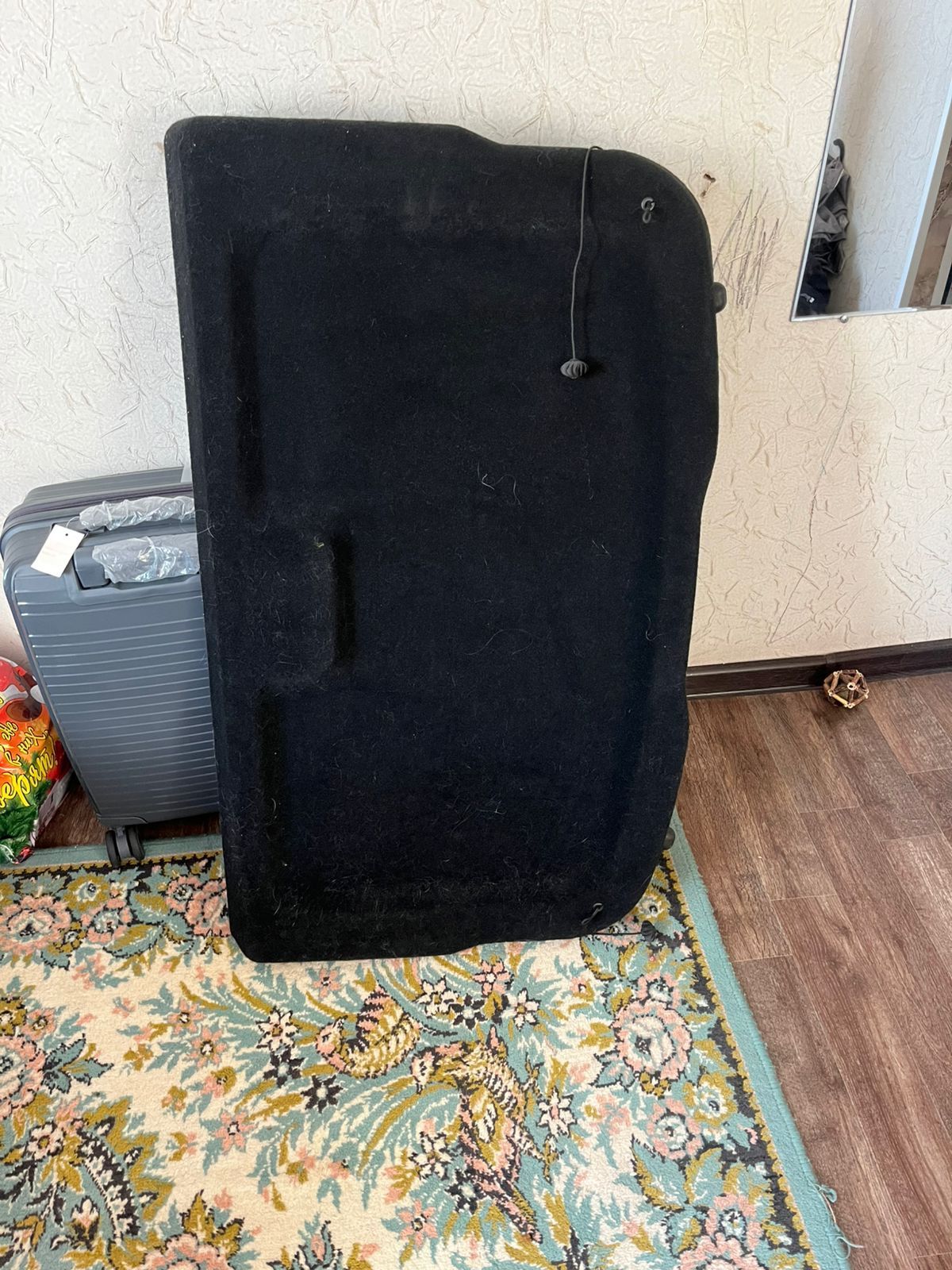 Задняя полка багажника
