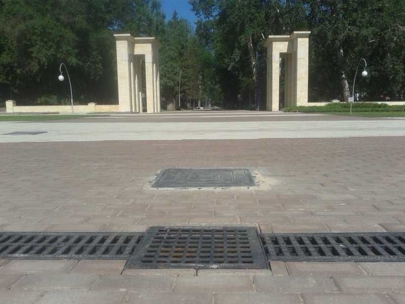 Дождеприемник. Лотки, пескоуловитель, люк.