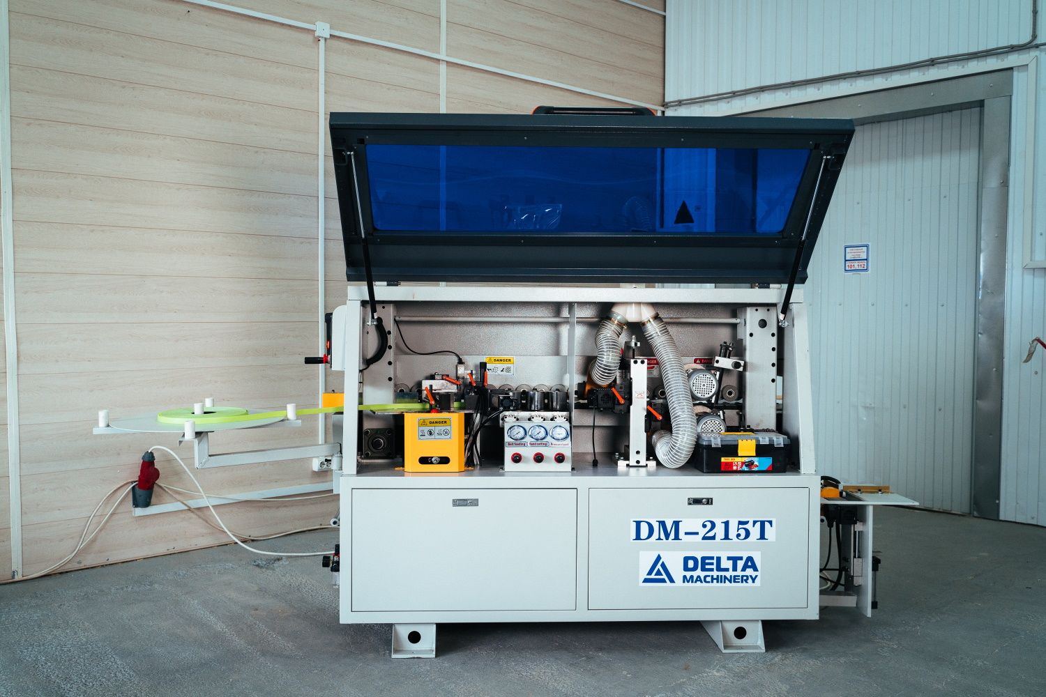 Полуавтоматический кромкооблицовочный станок DELTAMACHINERY DM-215T