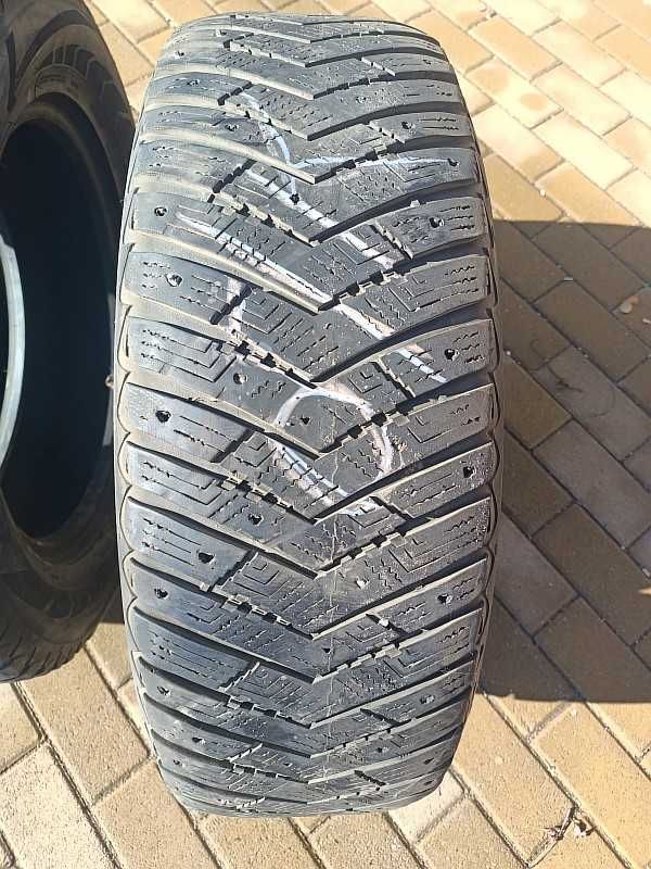 Шины 225/65 R17 - "GoodYear UltraGrip" (Германия), зимние.