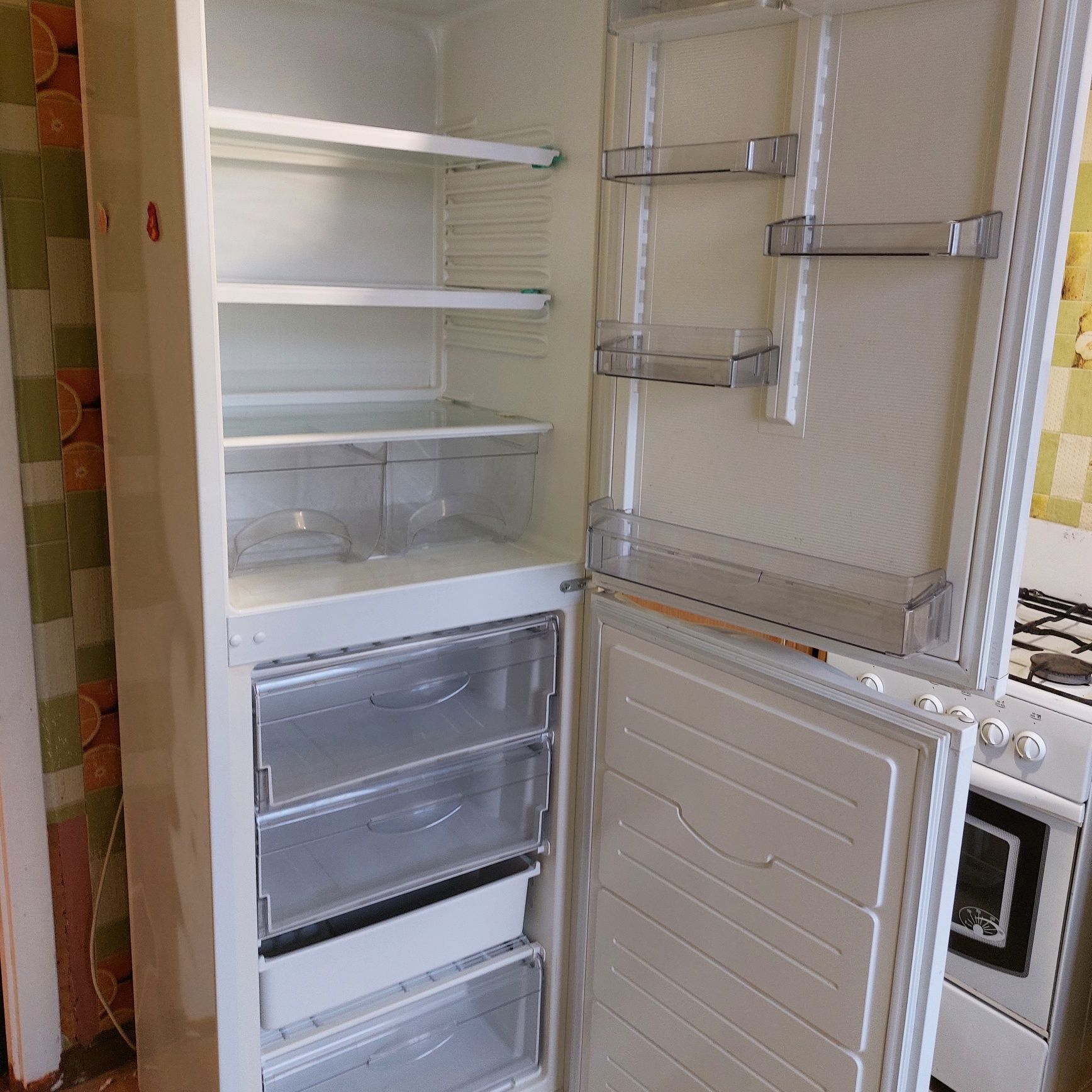 Продам холодильник Отличное состояние Торг