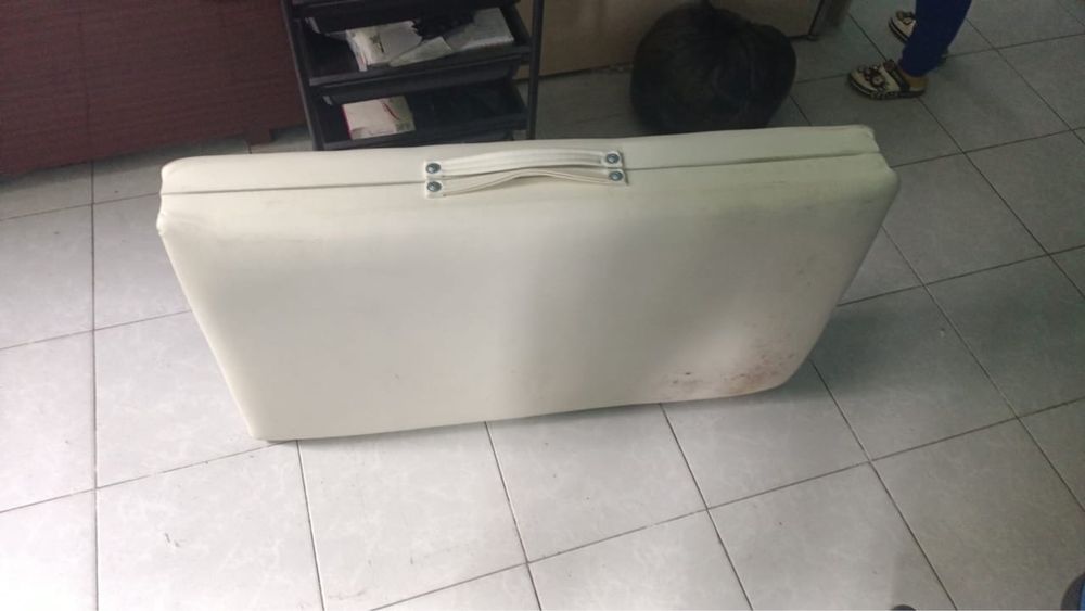 Продам кушетку складную