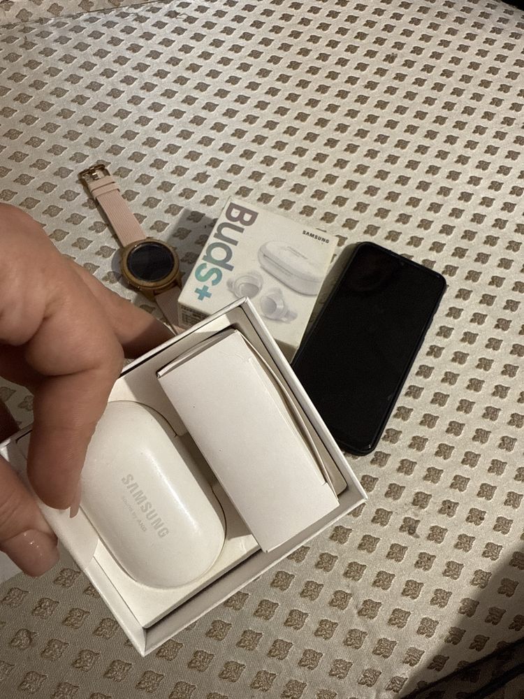 Продам два samsunga A 50  и часы