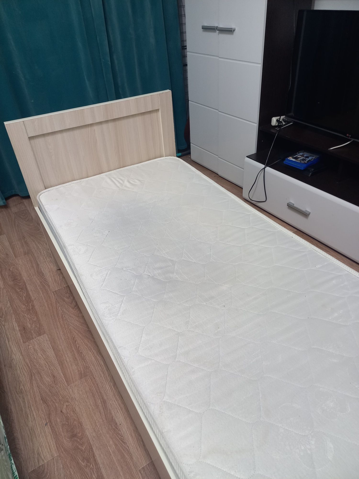 Продам кровать односпальную
