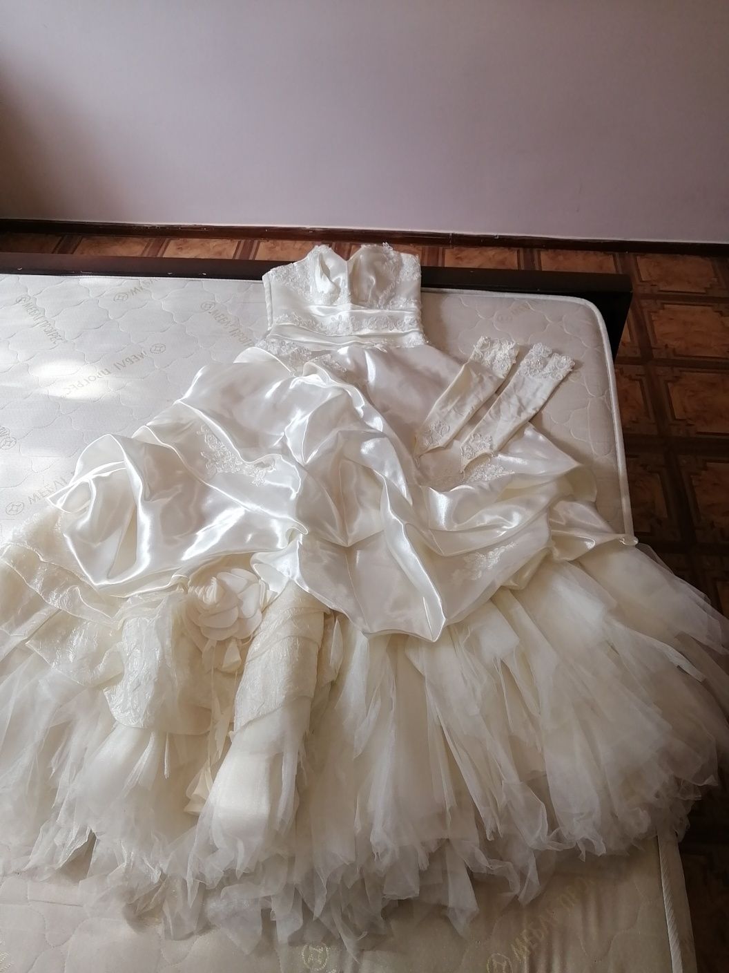 Продам платье срочно