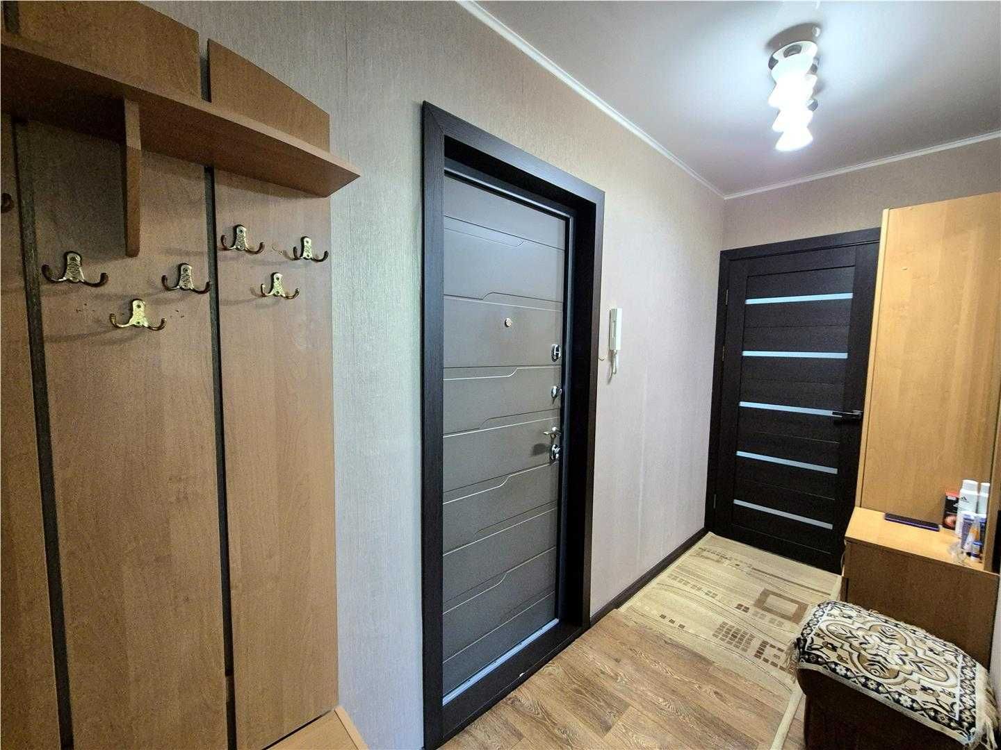 Продам 2 комн квартиру на 6 мкр на 4/5 эт