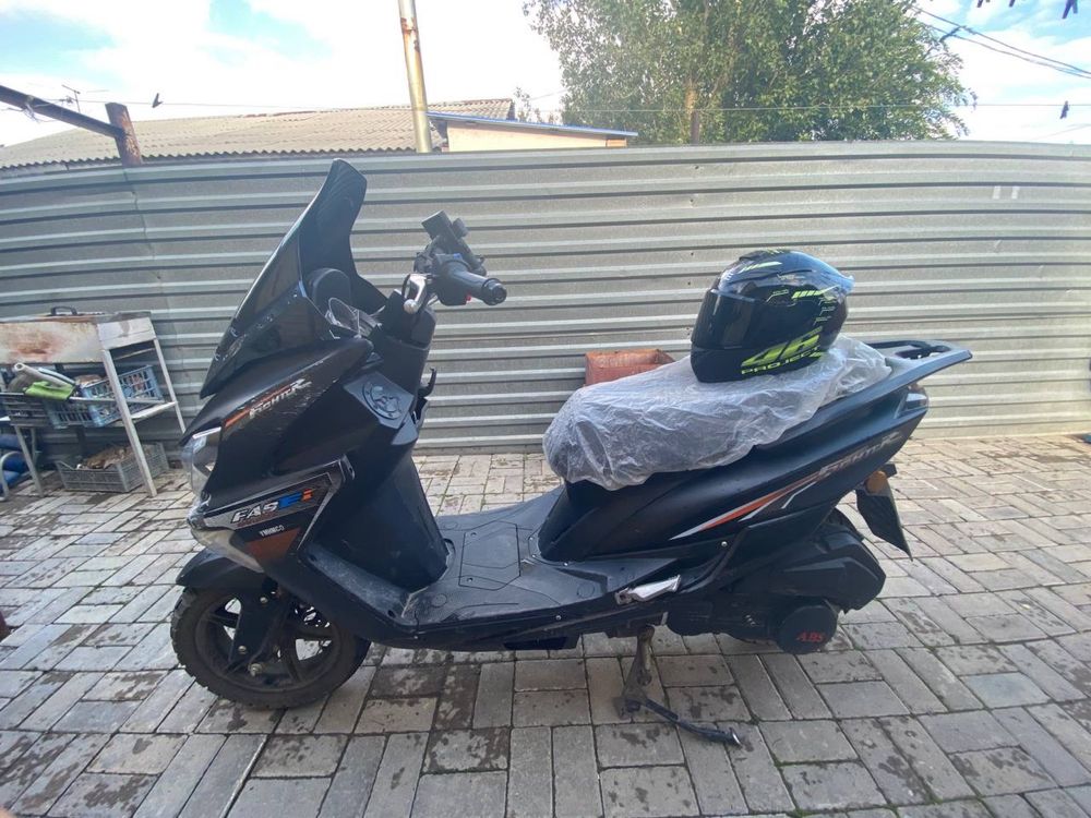 Продаю мопед макси 200ка