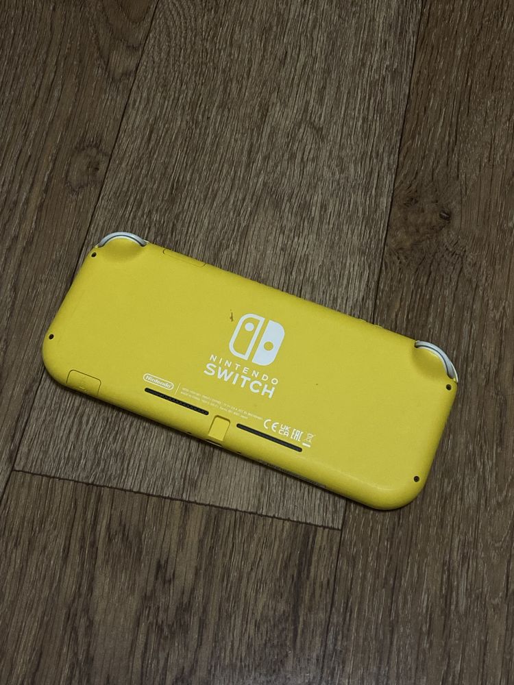 Nintendo Switch Lite желтый