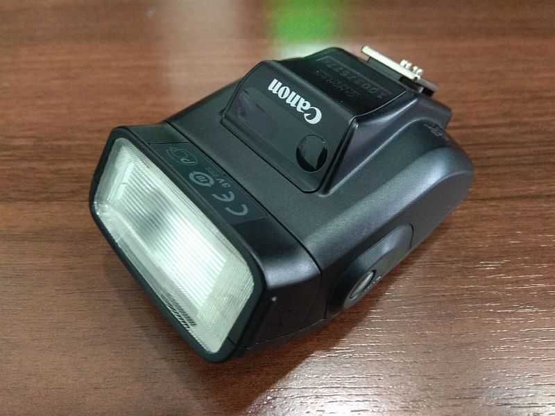 Продам новую фотовспышку "Canon Speedlite 270EX II".
