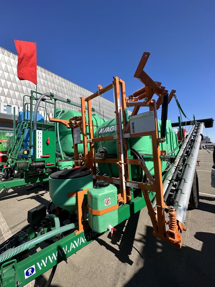 Прицепной опрыскиватель AVAGRO-TT25