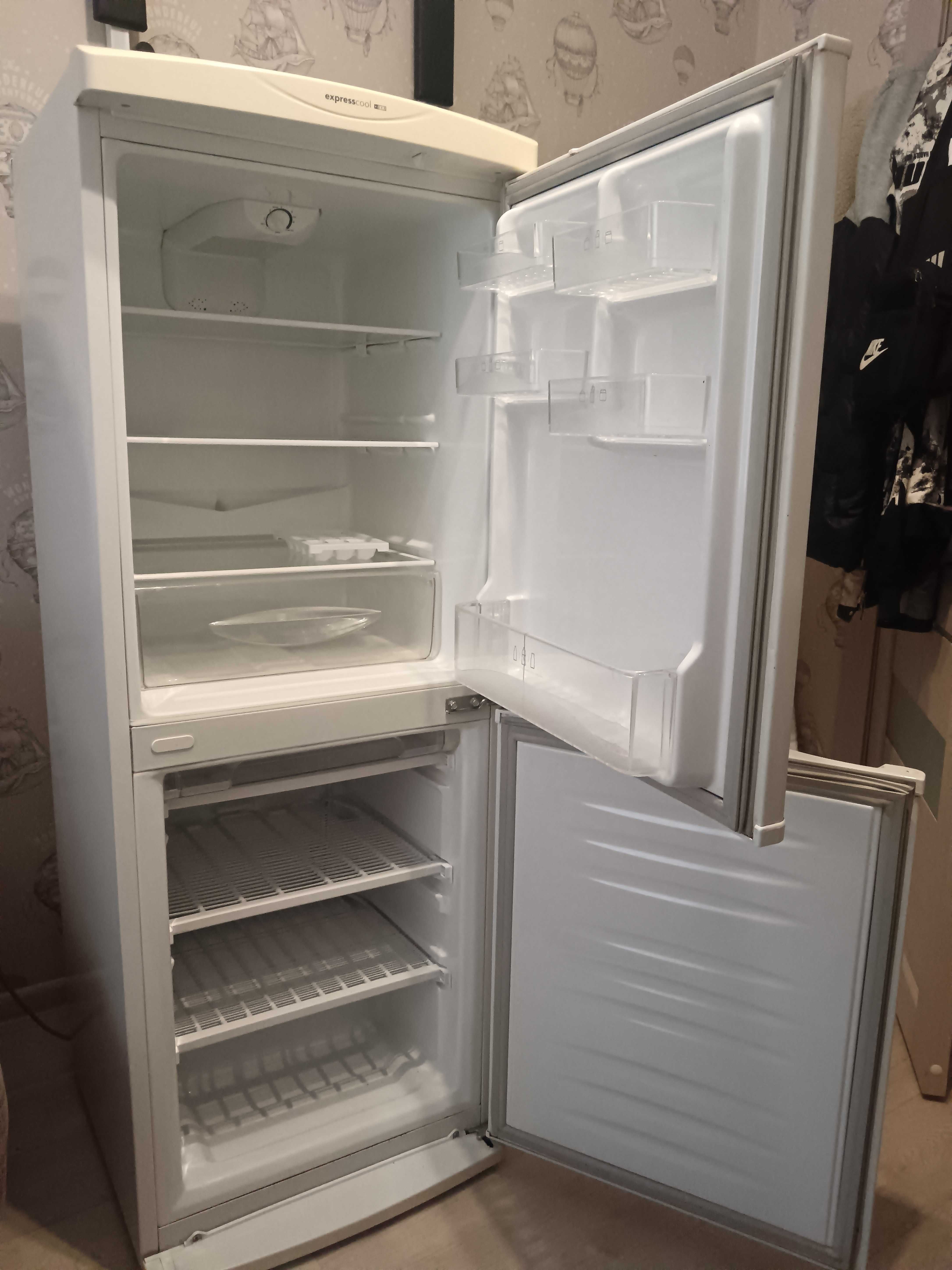 Продам недорого хороший холодильник