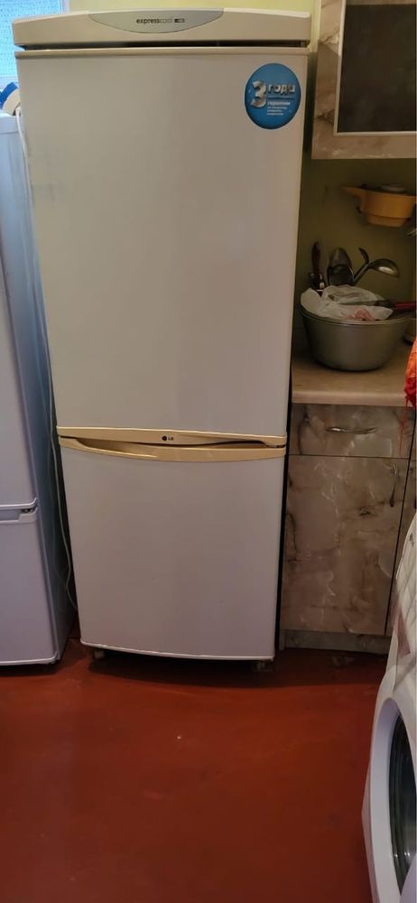 Продам холодильник LG