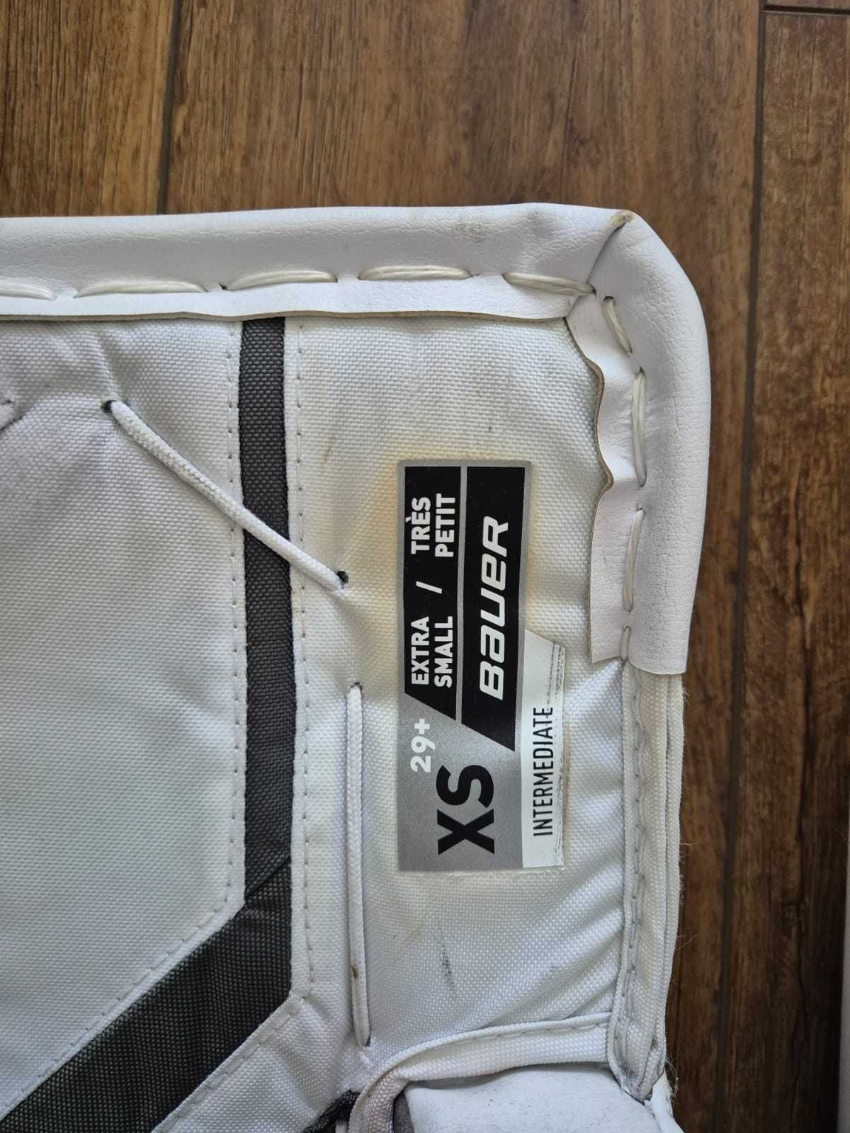 Щитки вратарские Bauer M5Pro р-р Intermediate XS29+