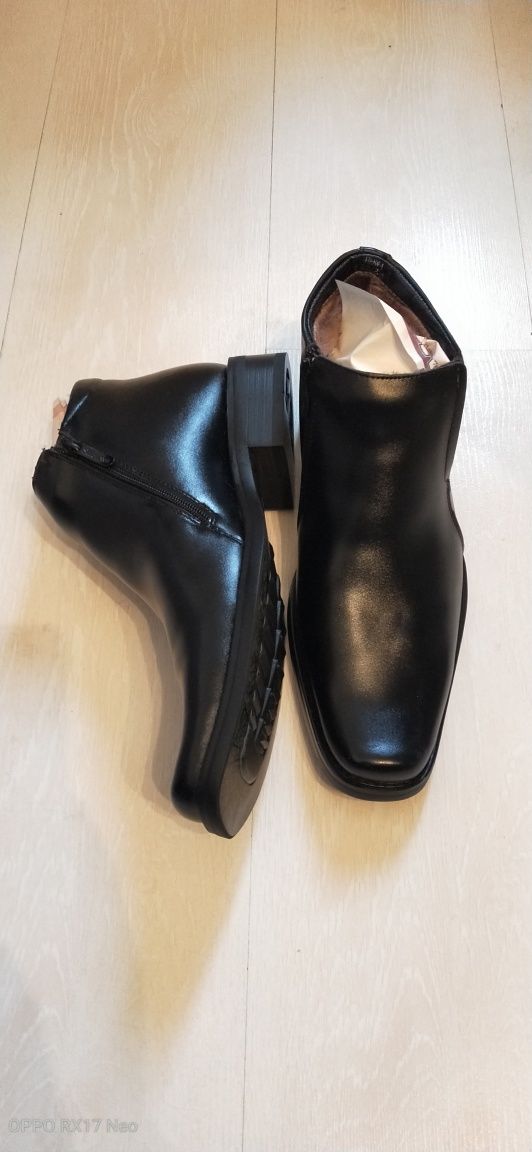 Срочно. Продам  ботинки