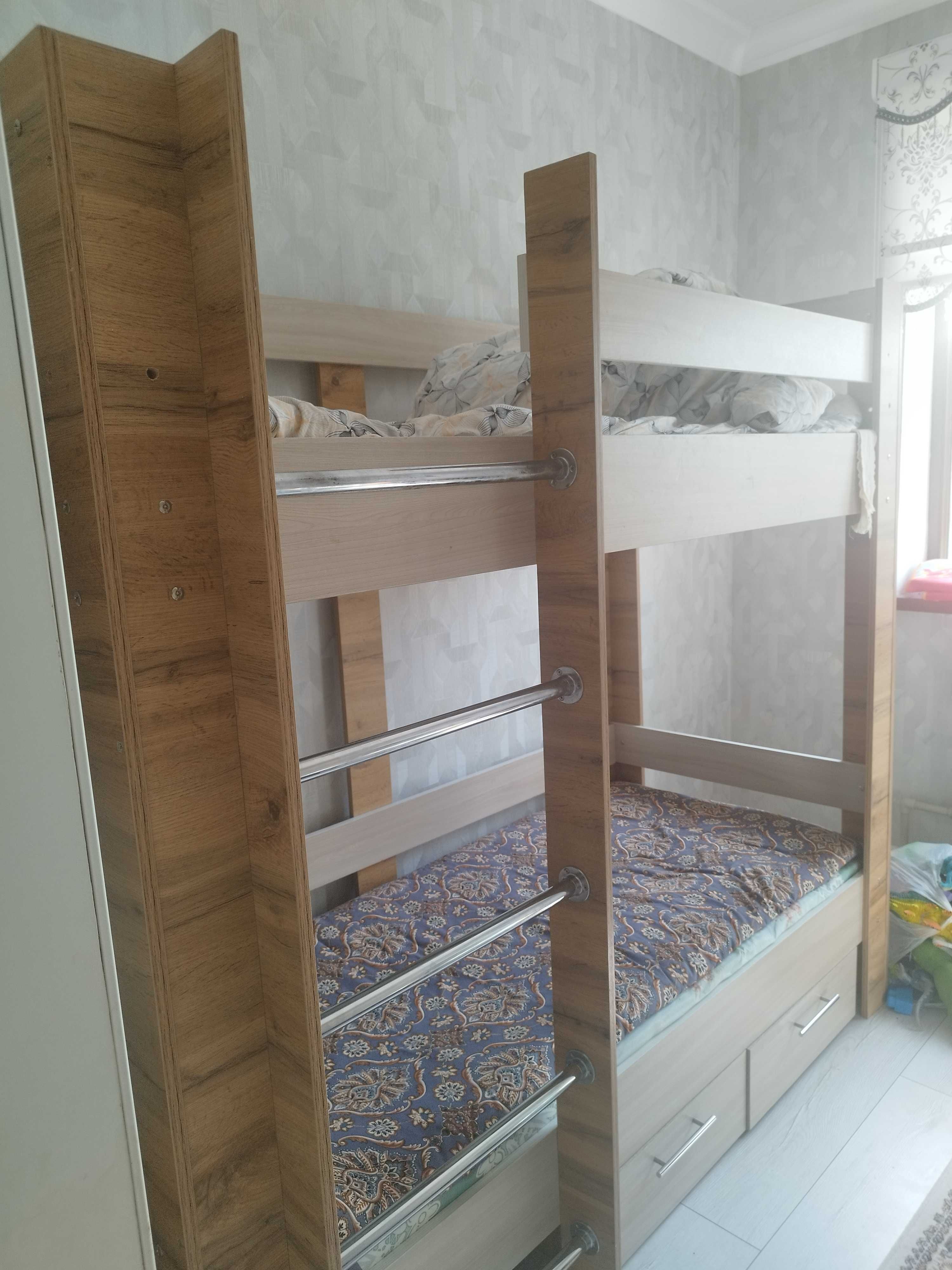 Двухъярусная кровать