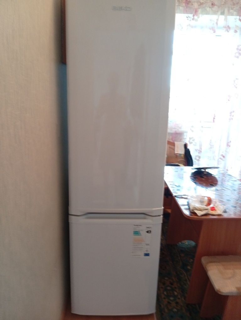Продам холодильник Beko