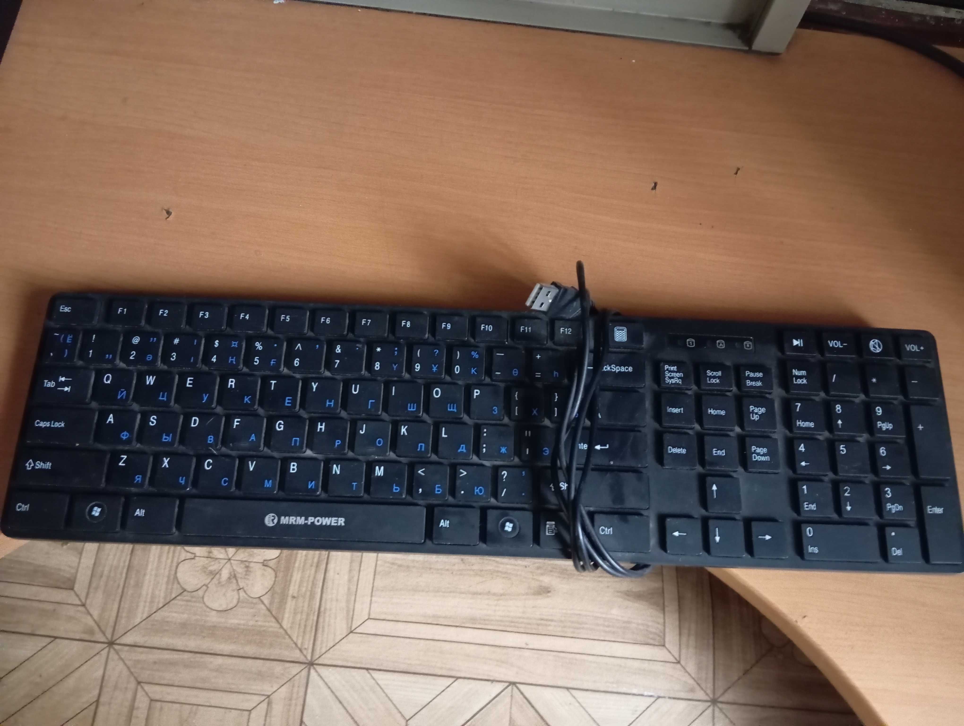 Продаем монитор б/у