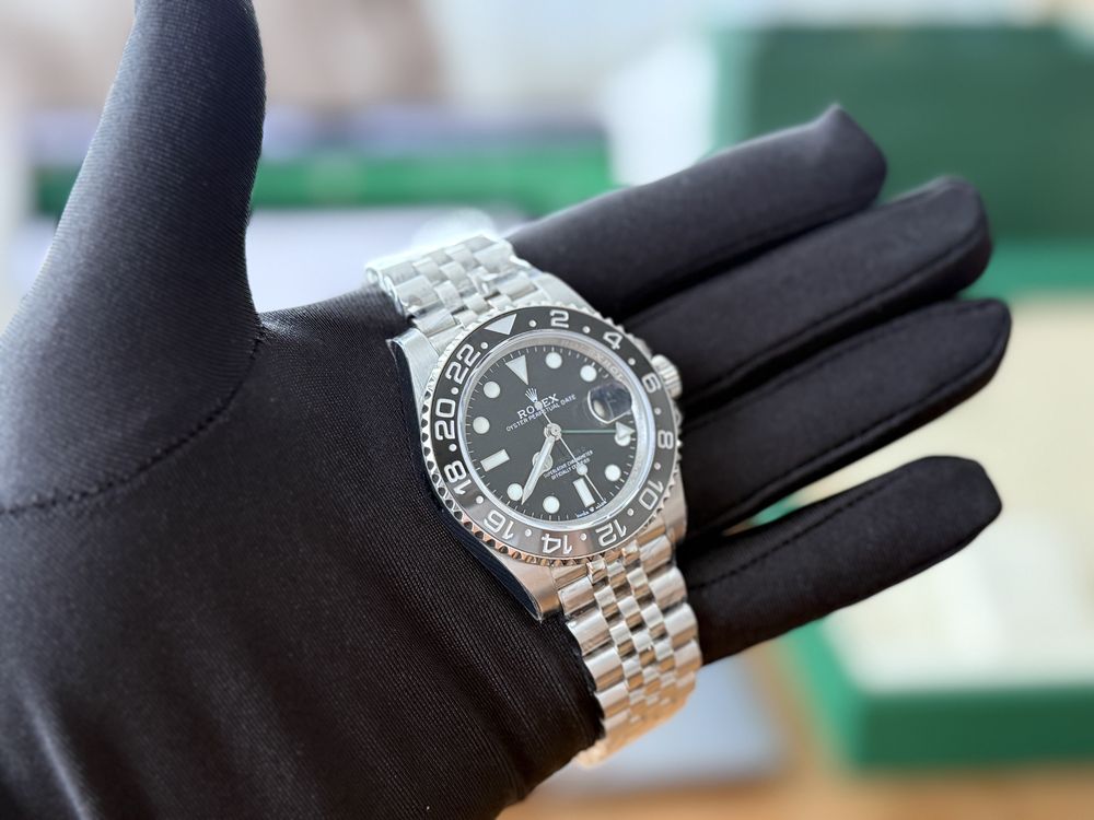 Часы Rolex GMT-Master II «Bruce Wayne»