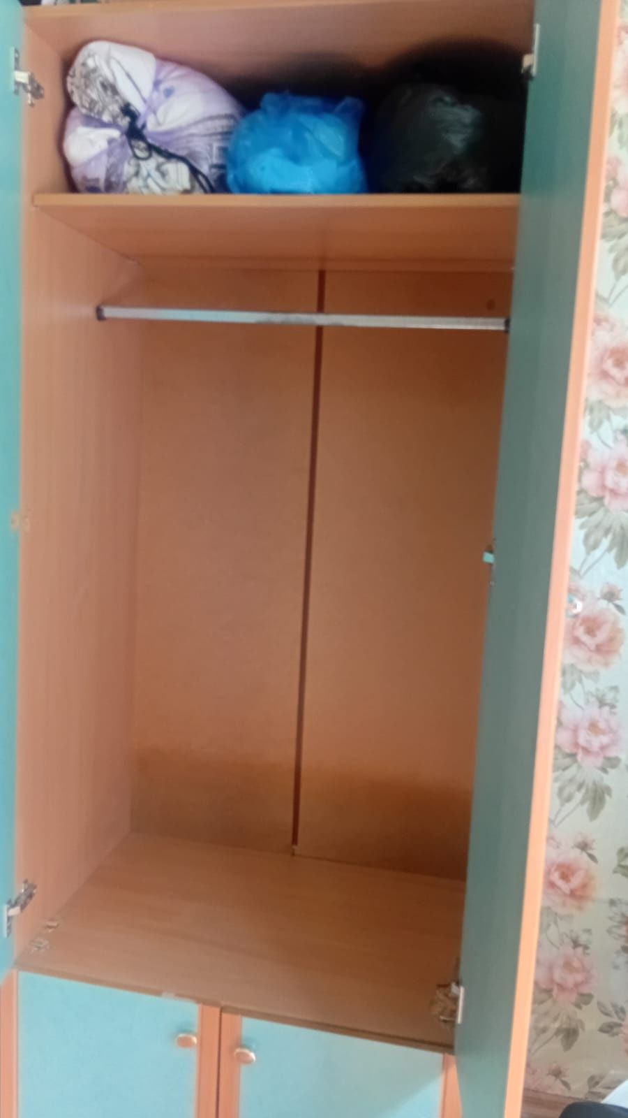 Продам гарнитура и диван