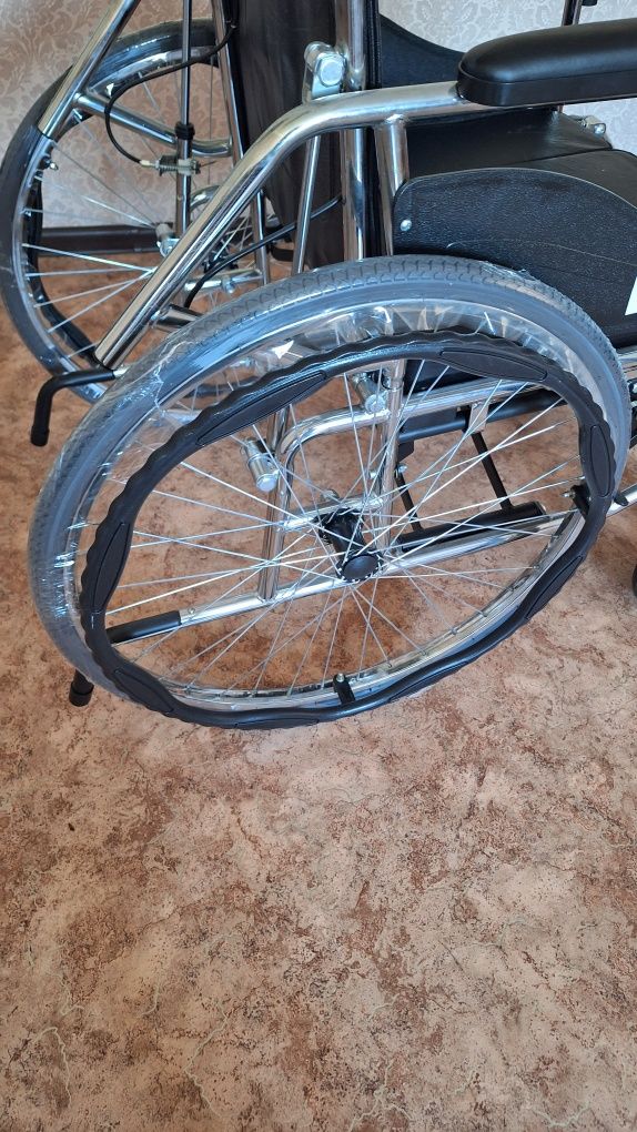 Продам инвалидную коляску