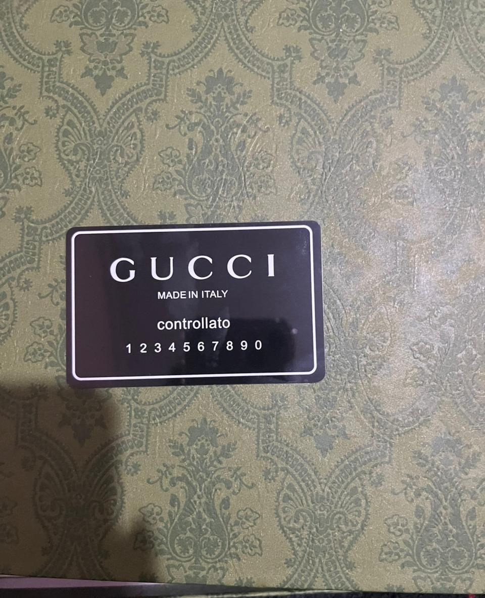 Продам новый шарф от GUCCI оригинал.