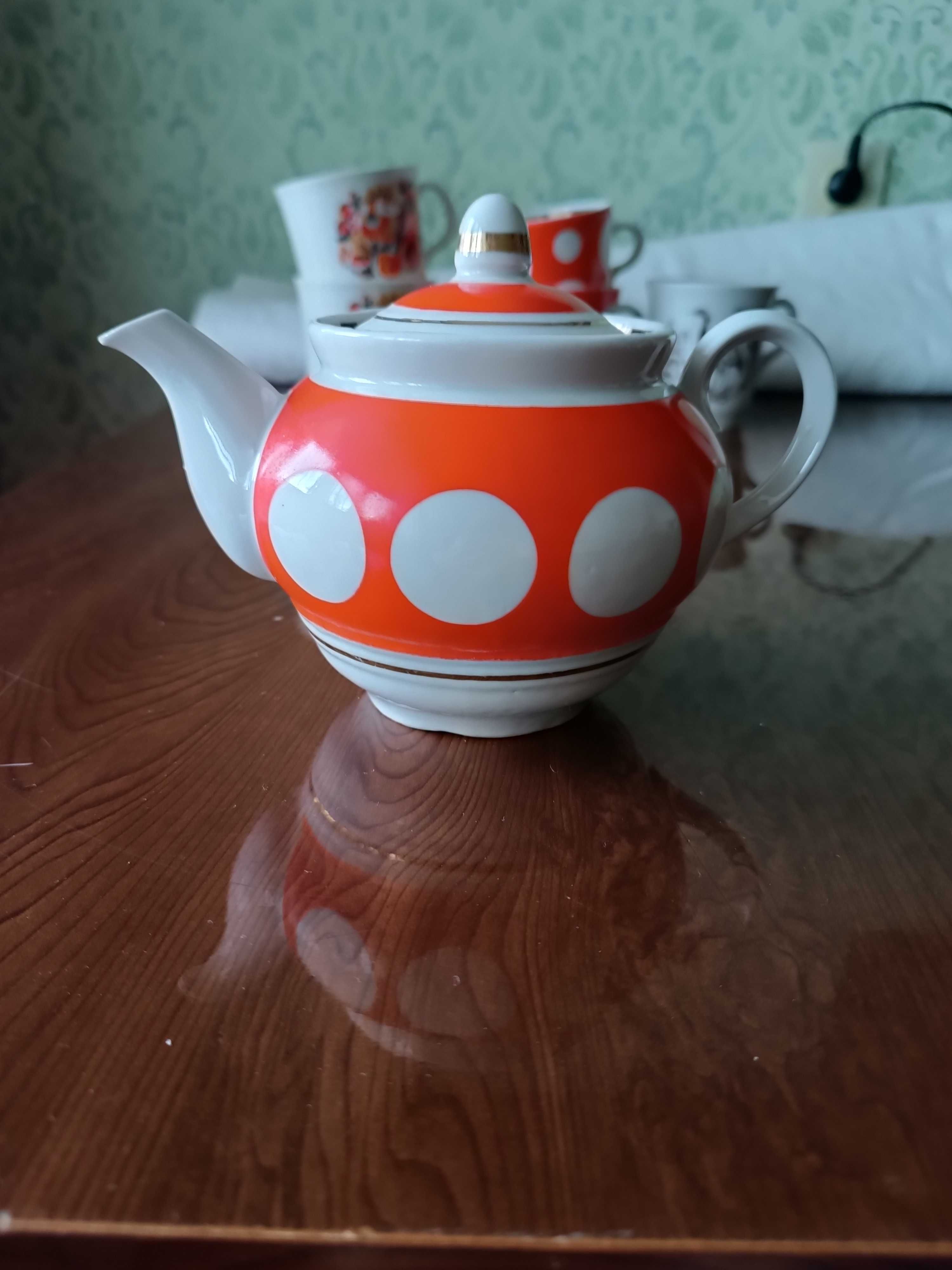Чайники СССР и кружки винтаж, вазы на ножке