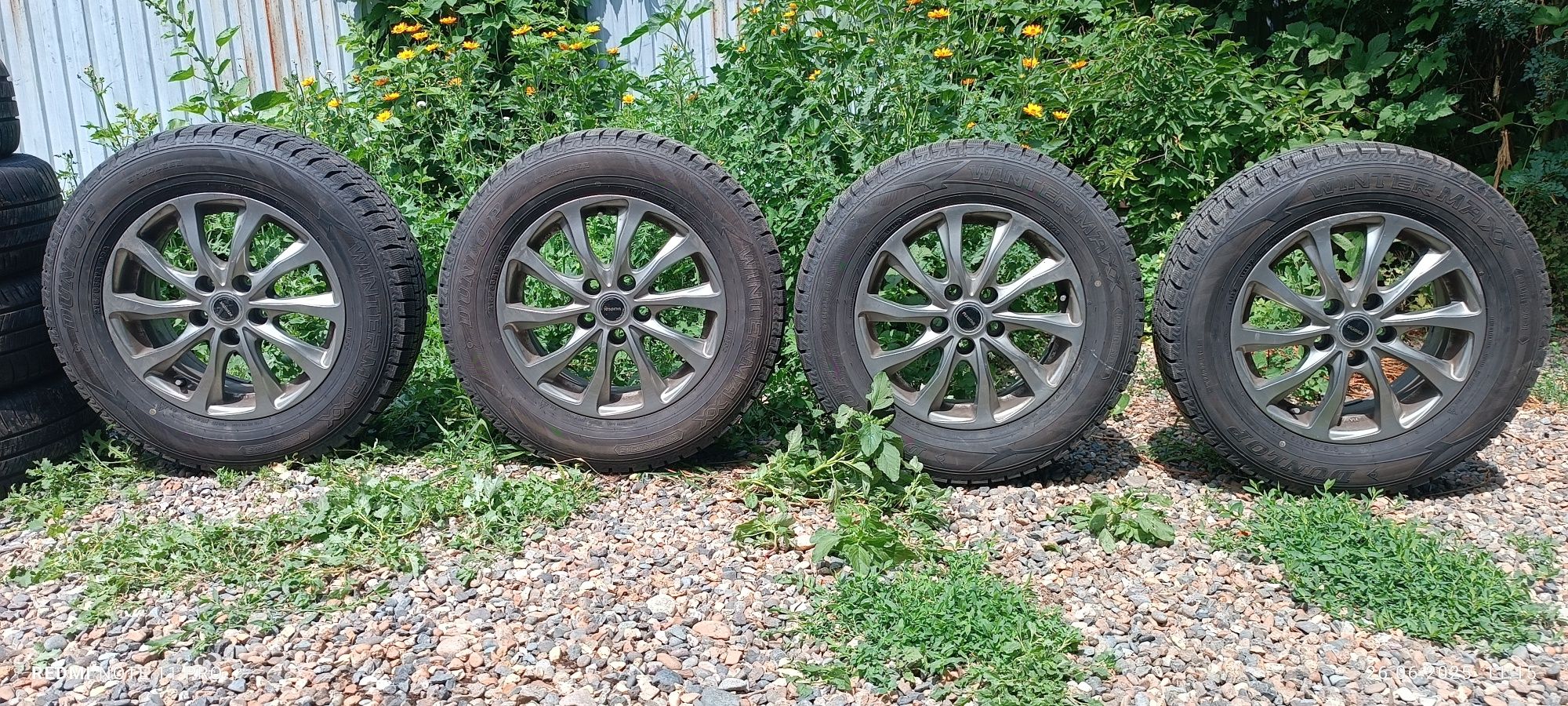 Продам шины с дисками привозные из Японии на 16 toyota