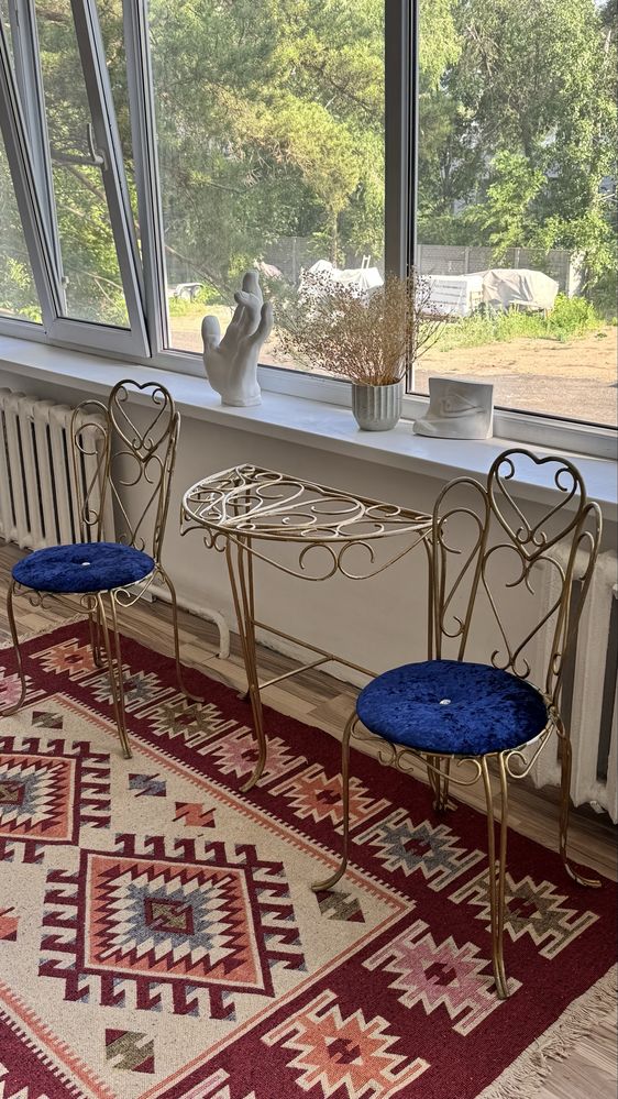 Продам кованный стол и 2 стула