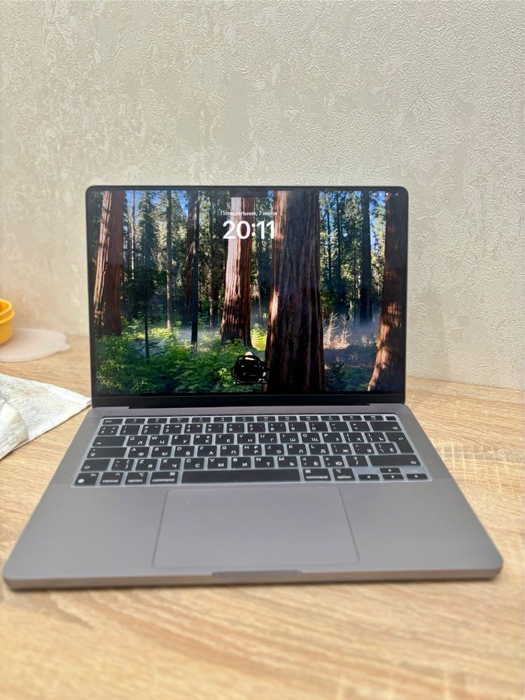 MacBook pro M3 8 GB в хорошем состаяний почти новый