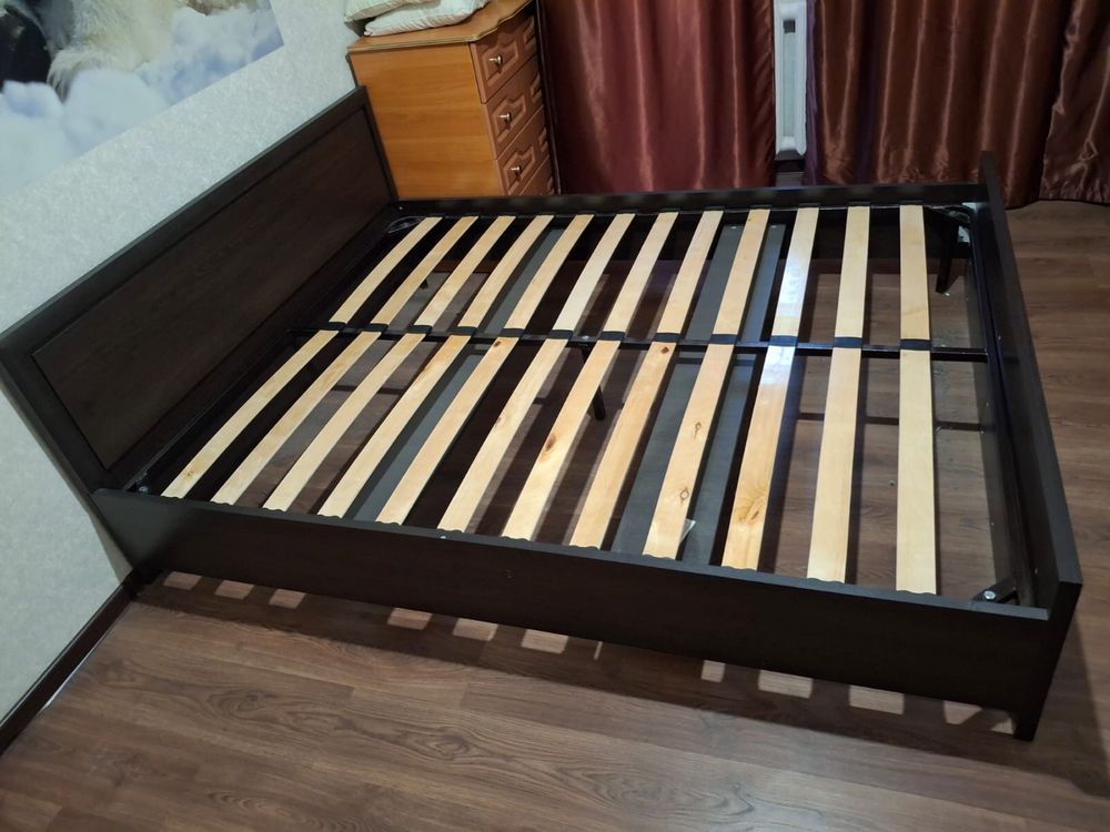 Продам кровать с матрасом