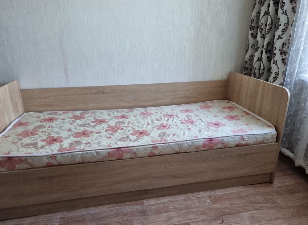 Две кровати с матрасом полуторки