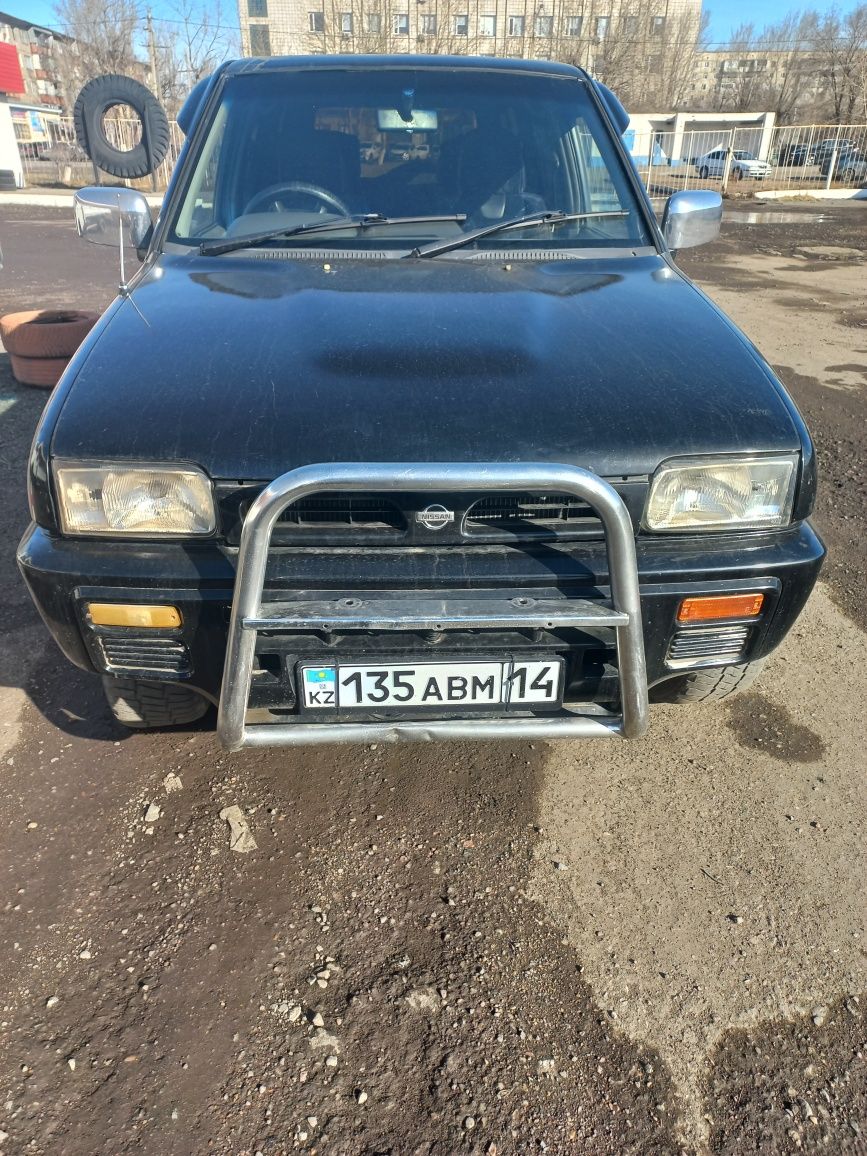 Ниссан Мистраль 1996 г.