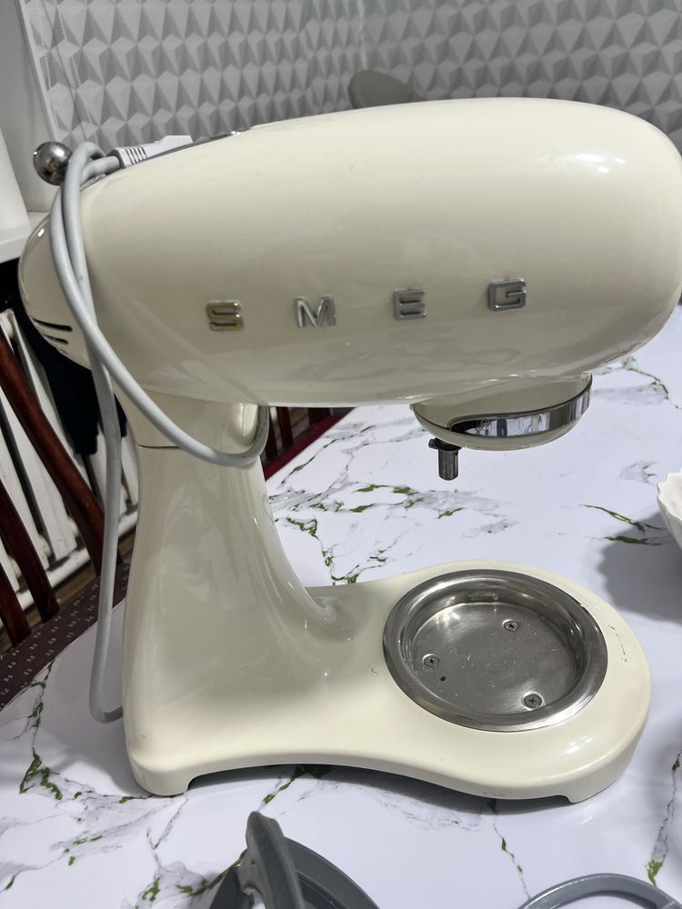 Smeg миксер жаксы куйде