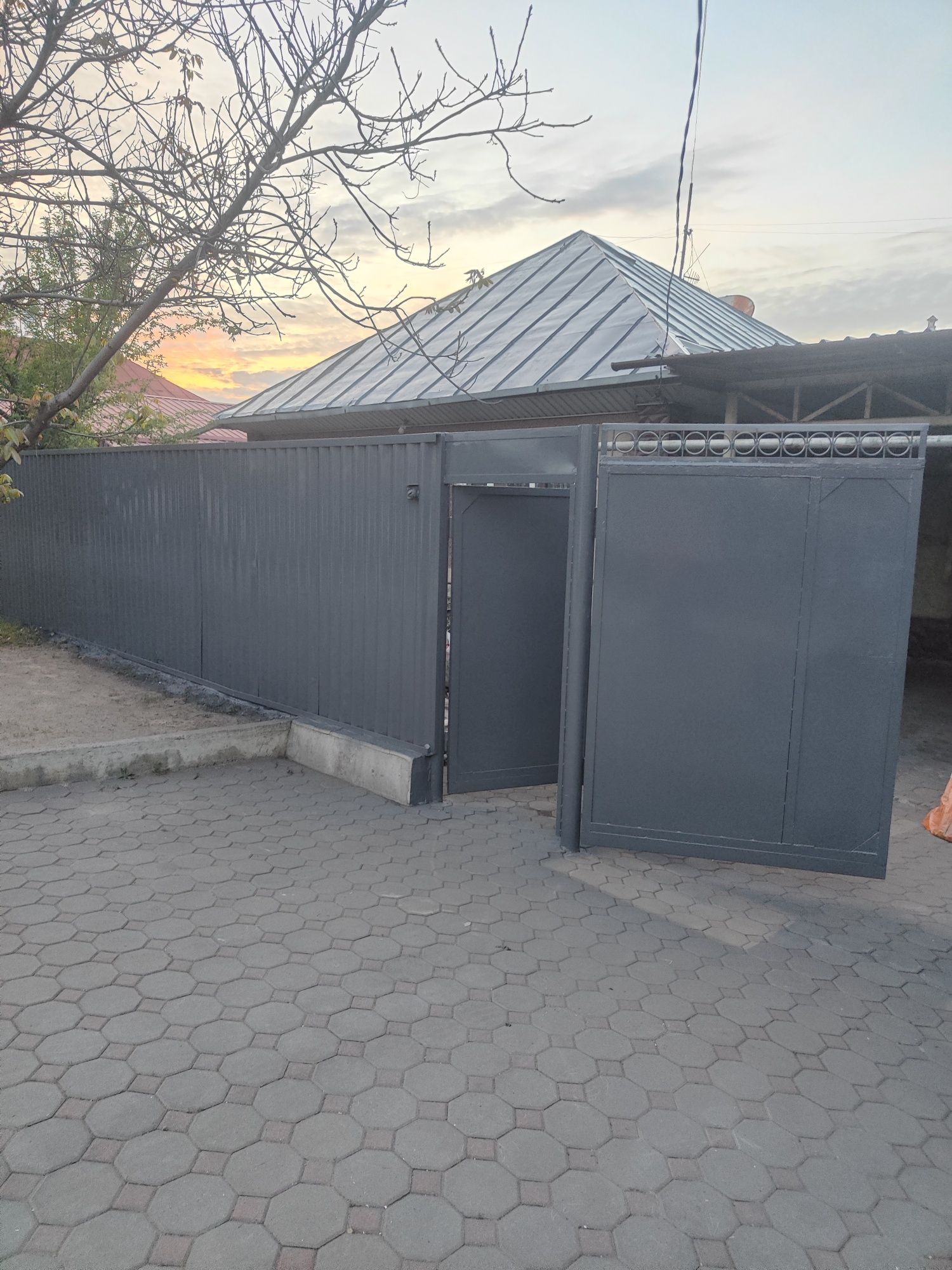 Покраска крыш заборов фасадов