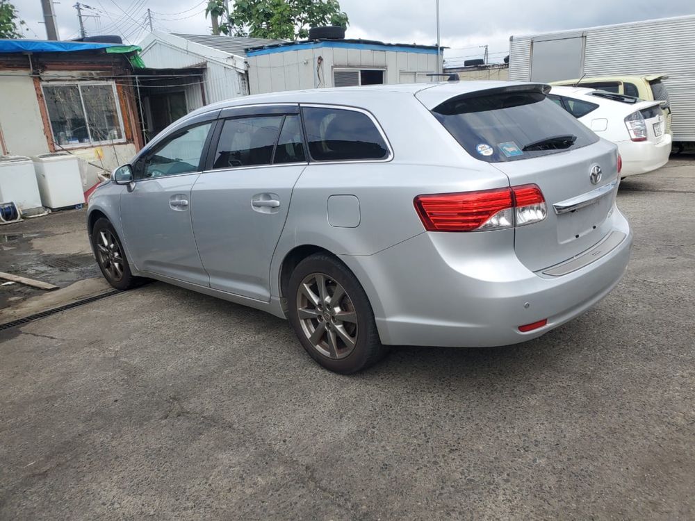 Крыло на Тойота Avensis