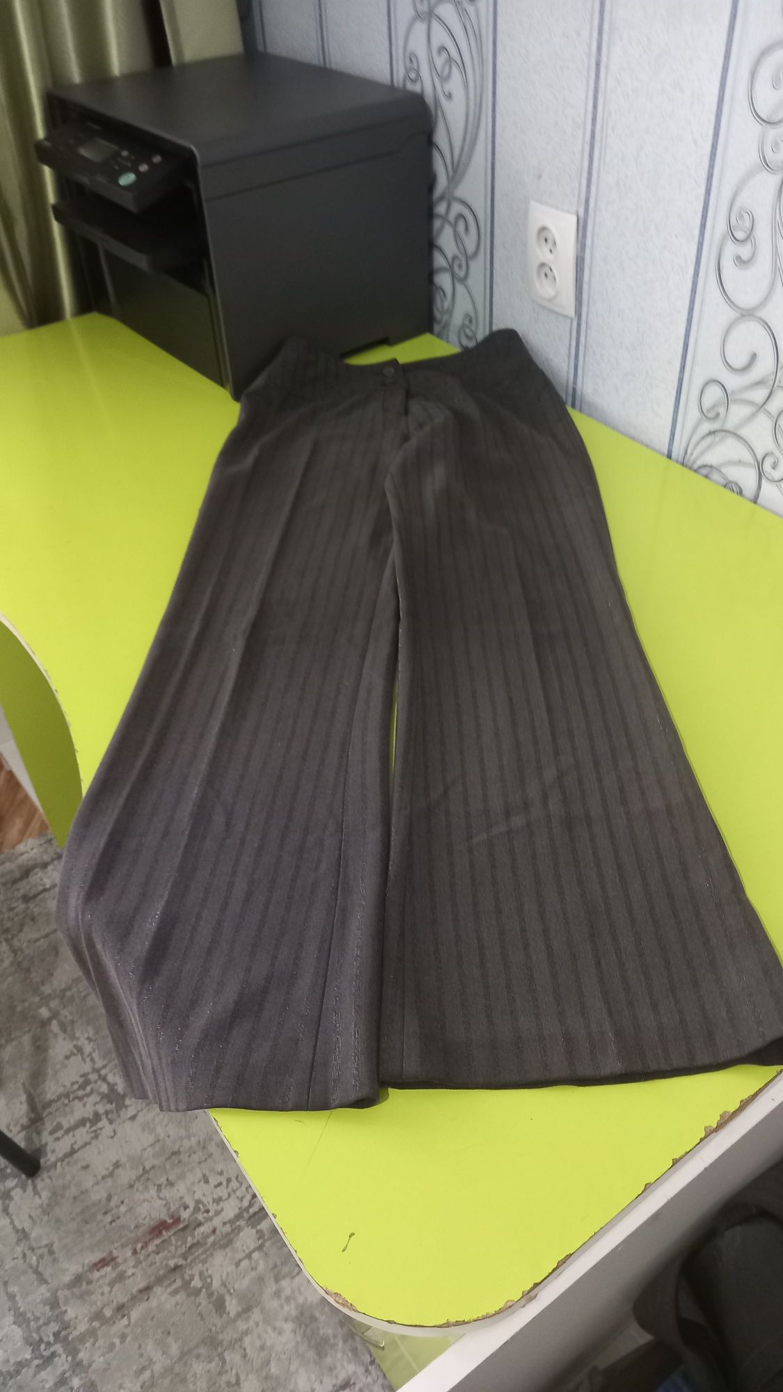 Продам женский брючной костюм. Тройка