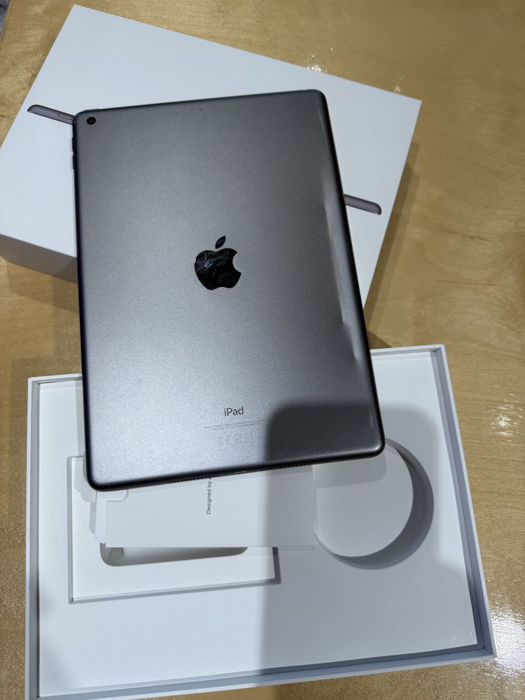 Продам ipad Apple(7 generation).